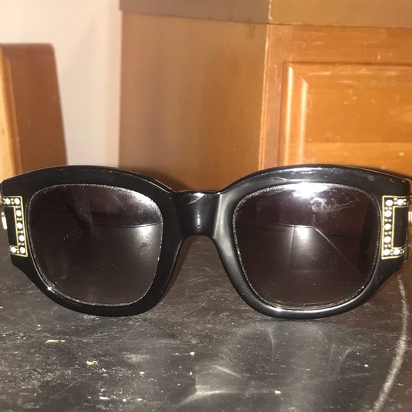 3 Pair of vintage Emanuelle Khanh sunglasses. - Picture 5 of 8